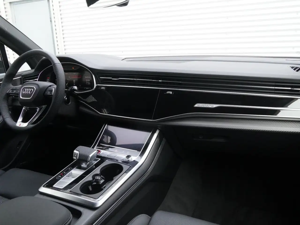 Audi SQ7 снимка Audi SQ7