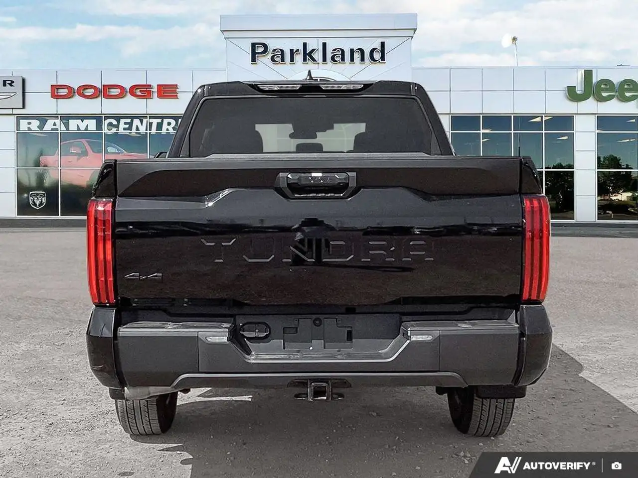Toyota Tundra снимка Toyota Tundra