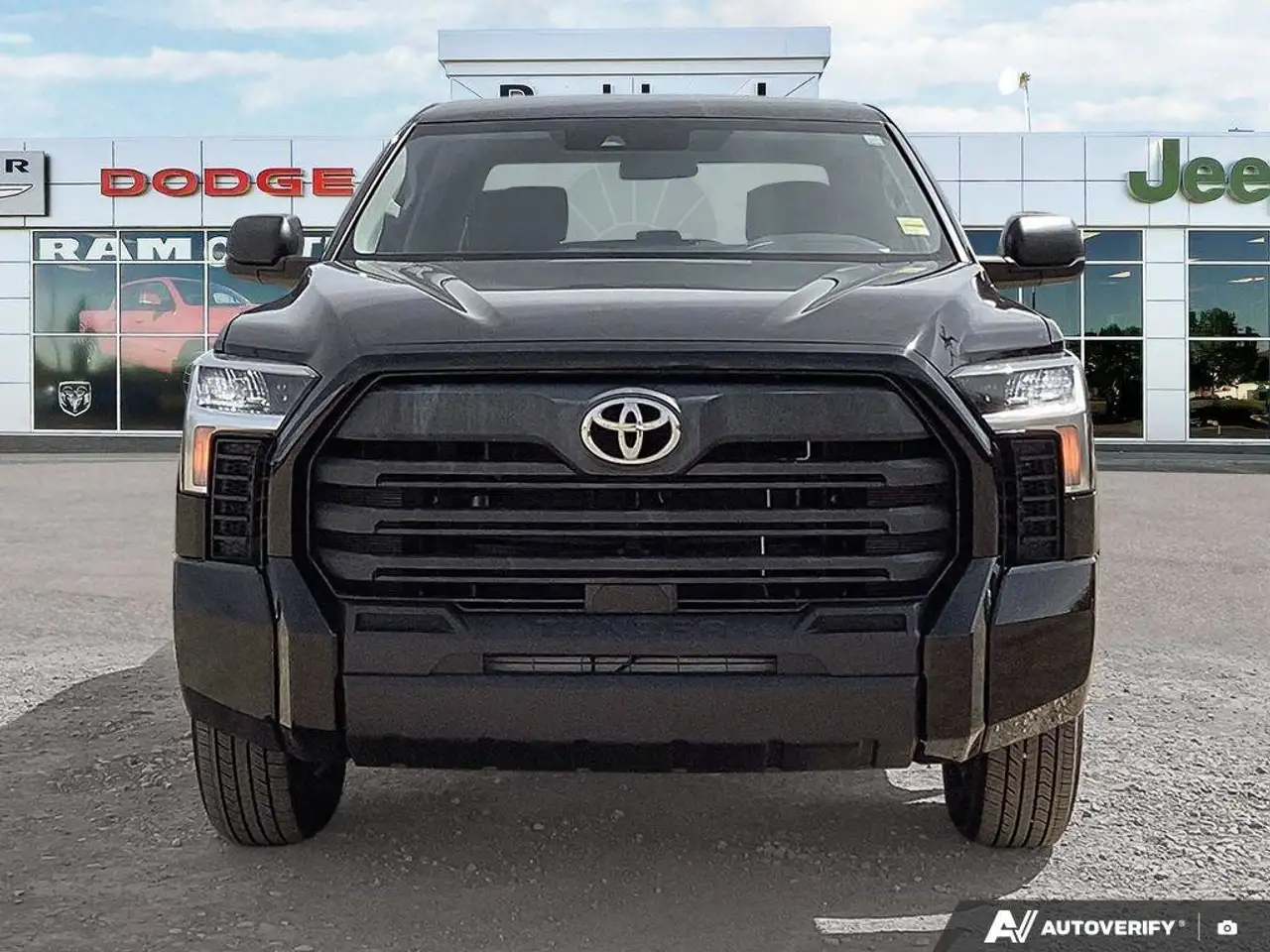 Toyota Tundra снимка Toyota Tundra