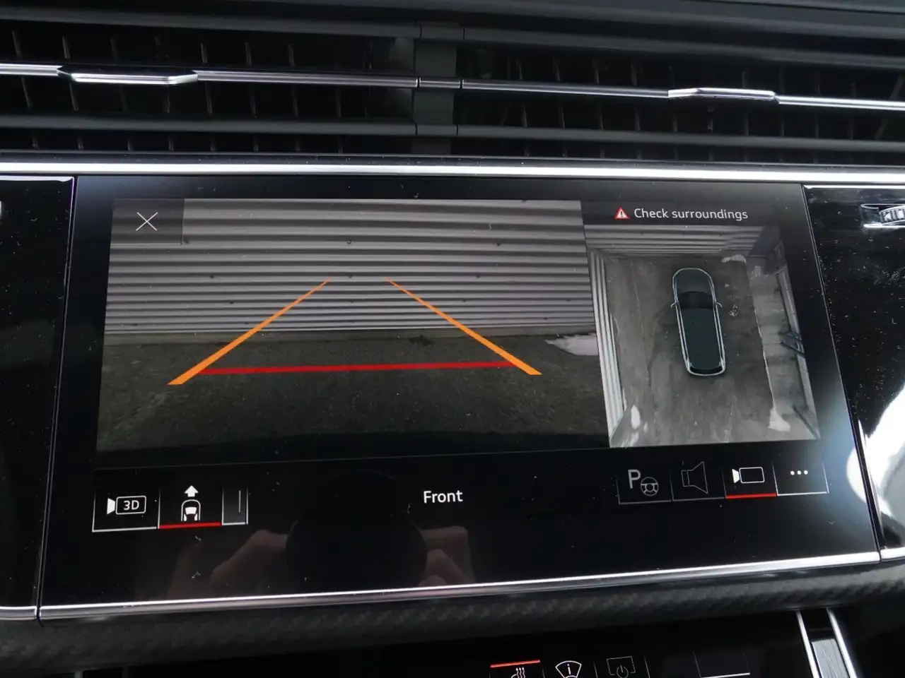 Audi SQ7 снимка Audi SQ7