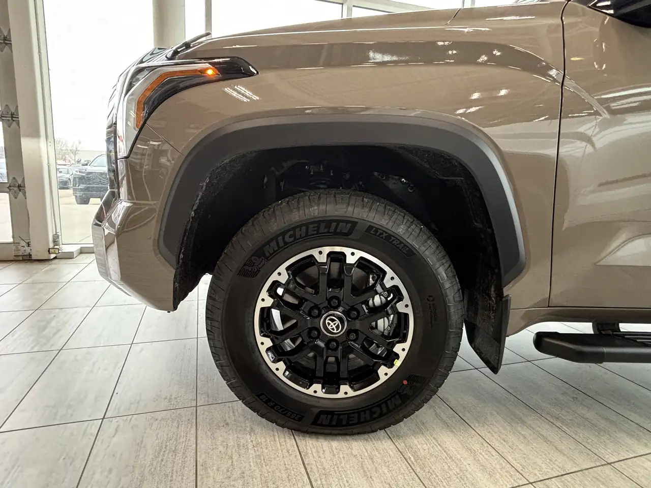 Toyota Tundra снимка Toyota Tundra