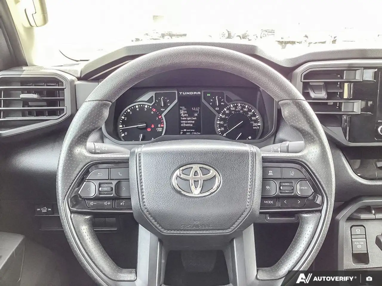 Toyota Tundra снимка Toyota Tundra