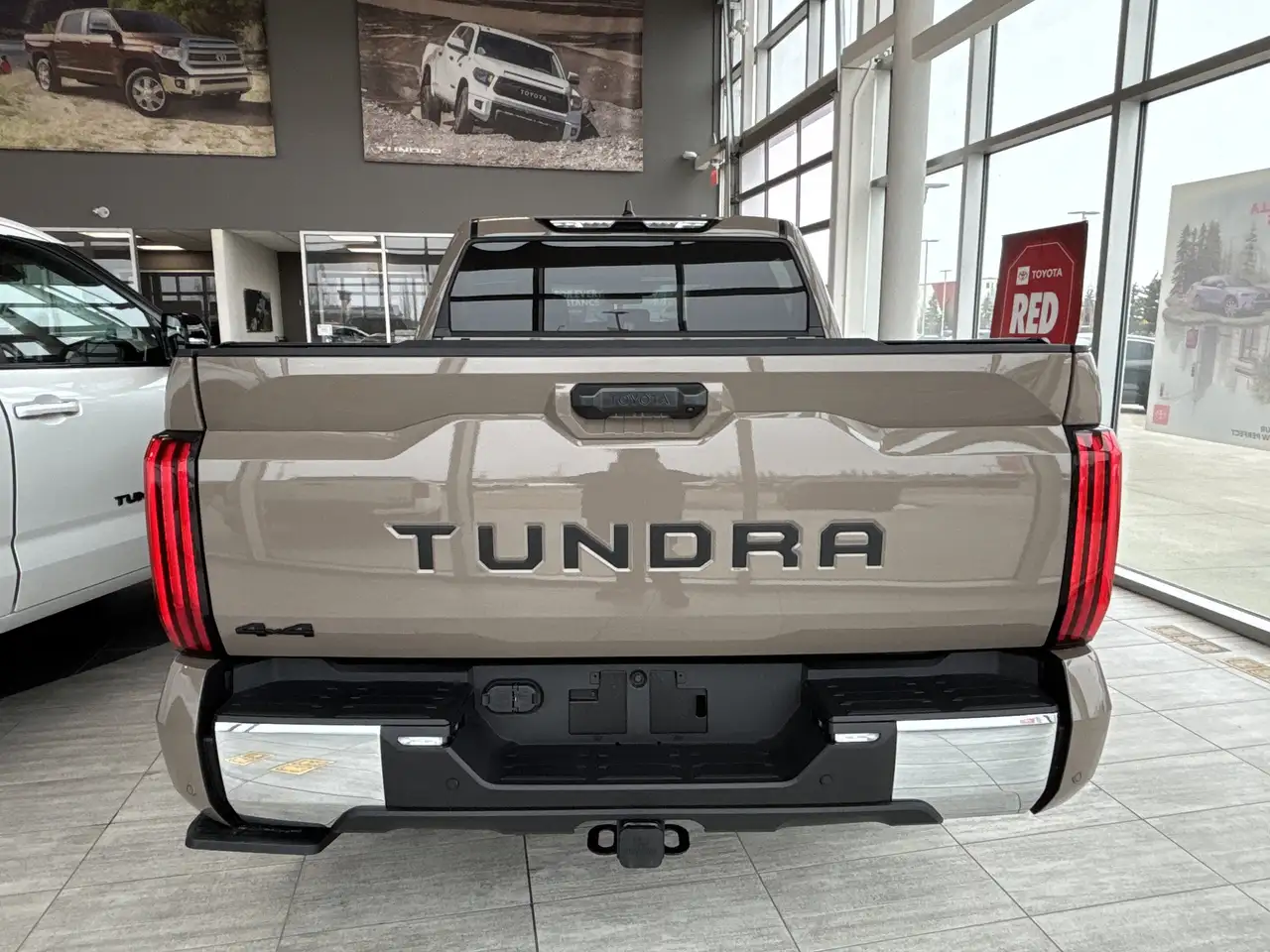 Toyota Tundra снимка Toyota Tundra