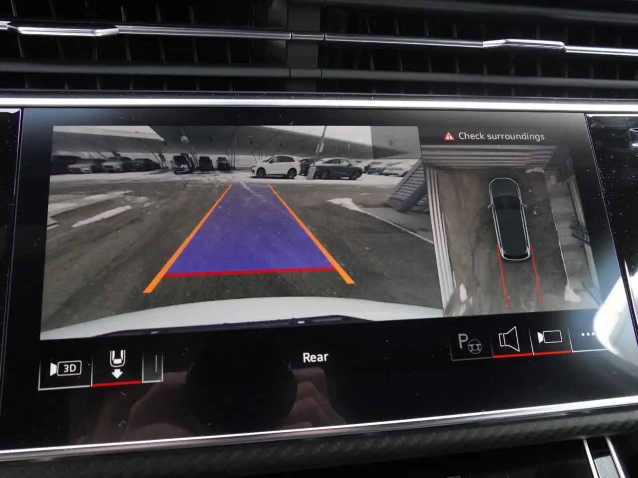 Audi SQ7 снимка Audi SQ7