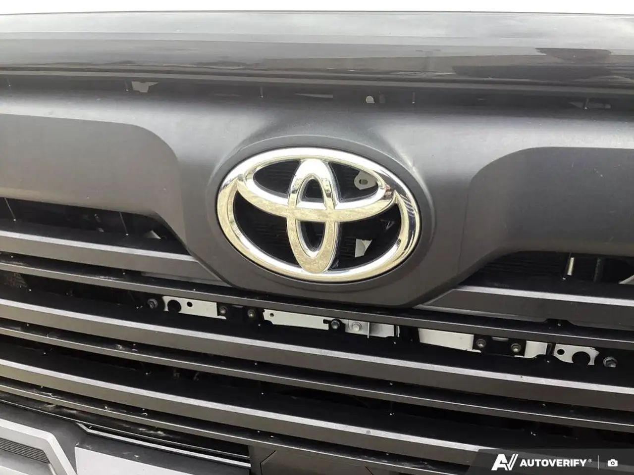 Toyota Tundra снимка Toyota Tundra