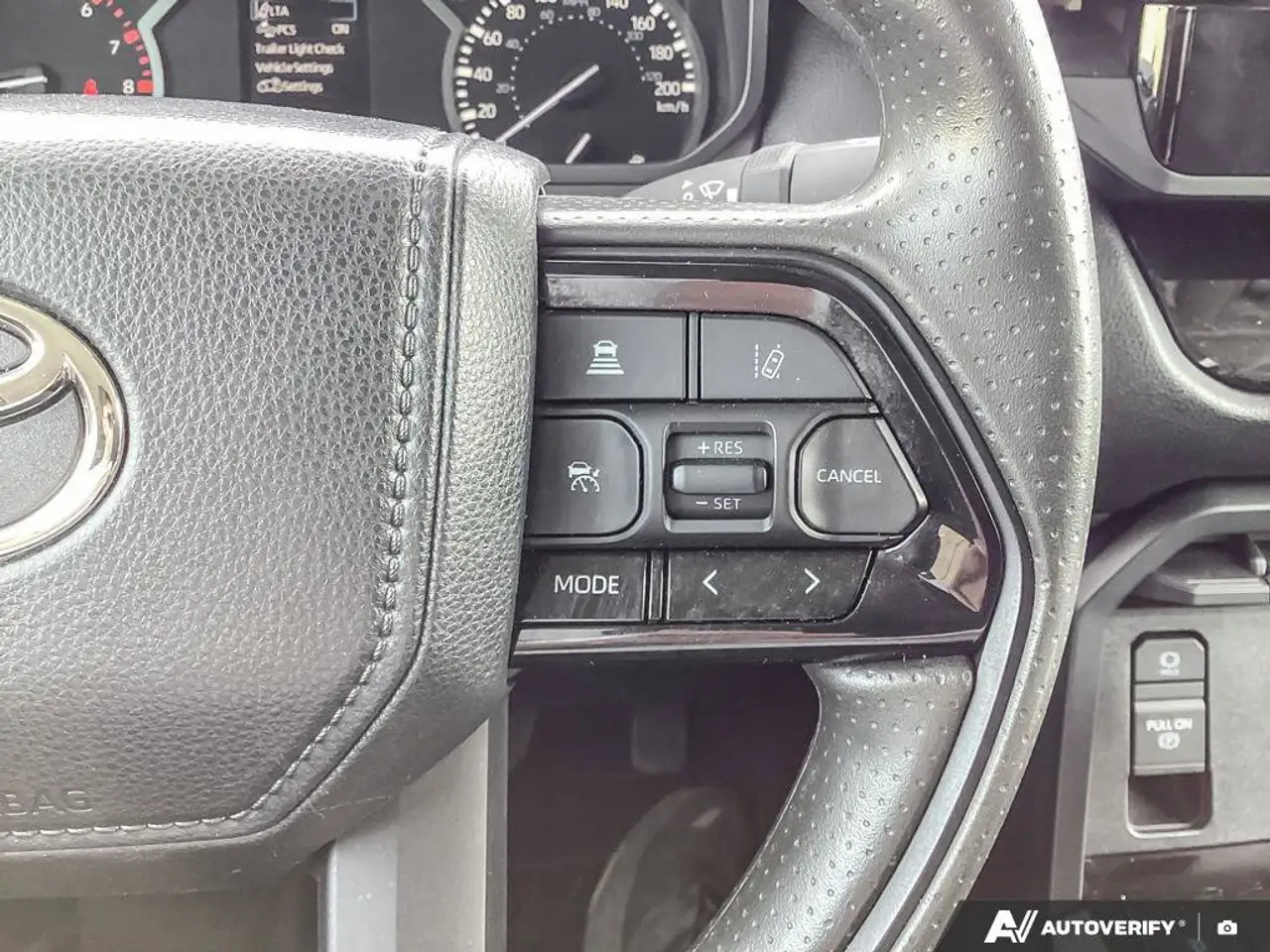 Toyota Tundra снимка Toyota Tundra