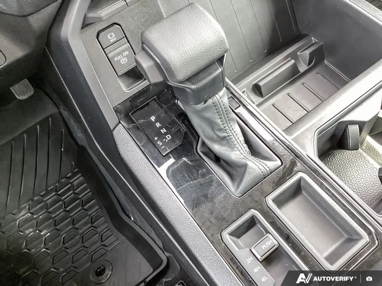 Toyota Tundra снимка Toyota Tundra