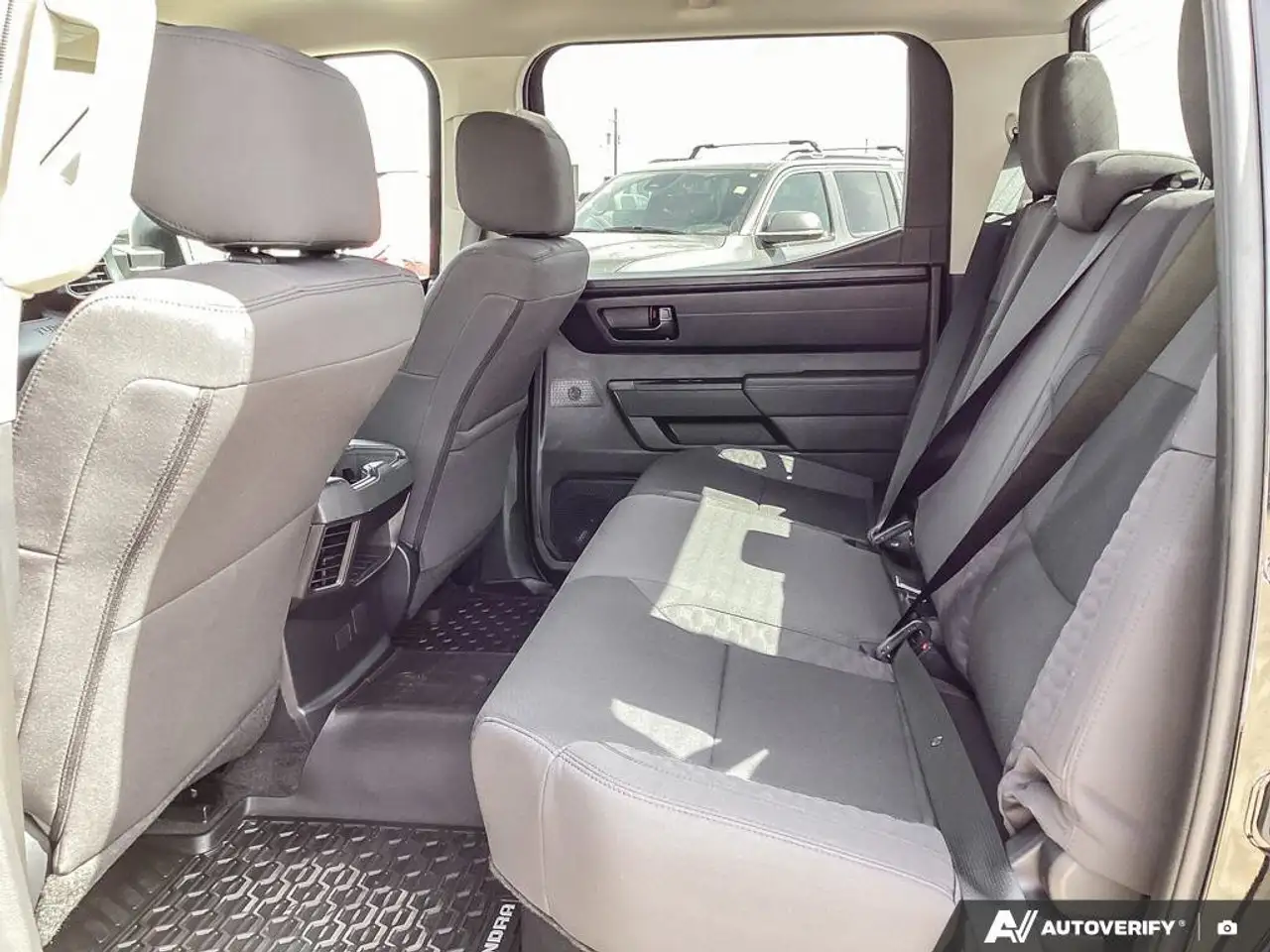 Toyota Tundra снимка Toyota Tundra