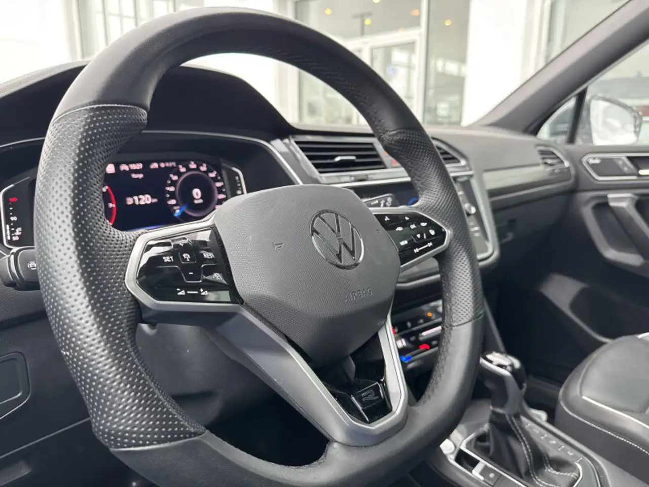 Volkswagen Tiguan снимка Volkswagen Tiguan