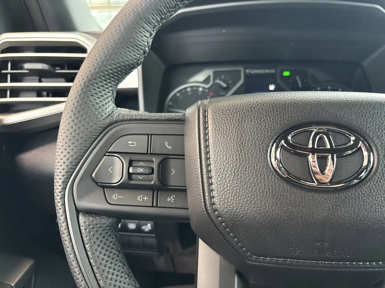 Toyota Tundra снимка Toyota Tundra