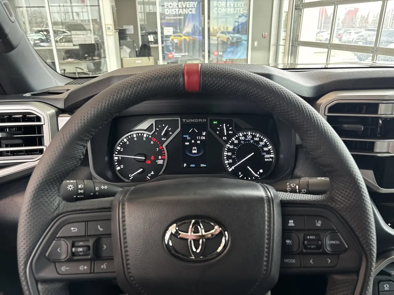 Toyota Tundra снимка Toyota Tundra