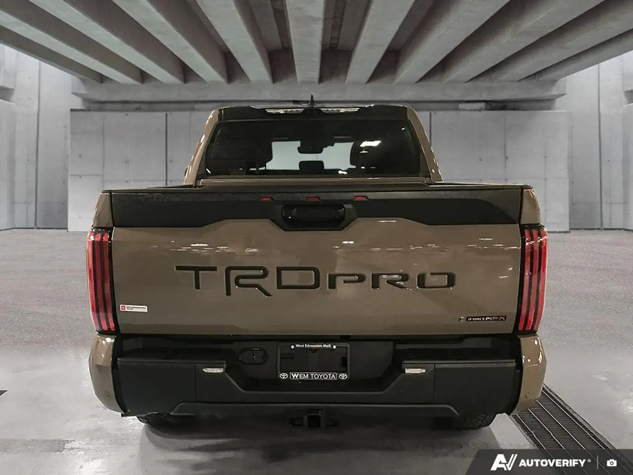 Toyota Tundra снимка Toyota Tundra