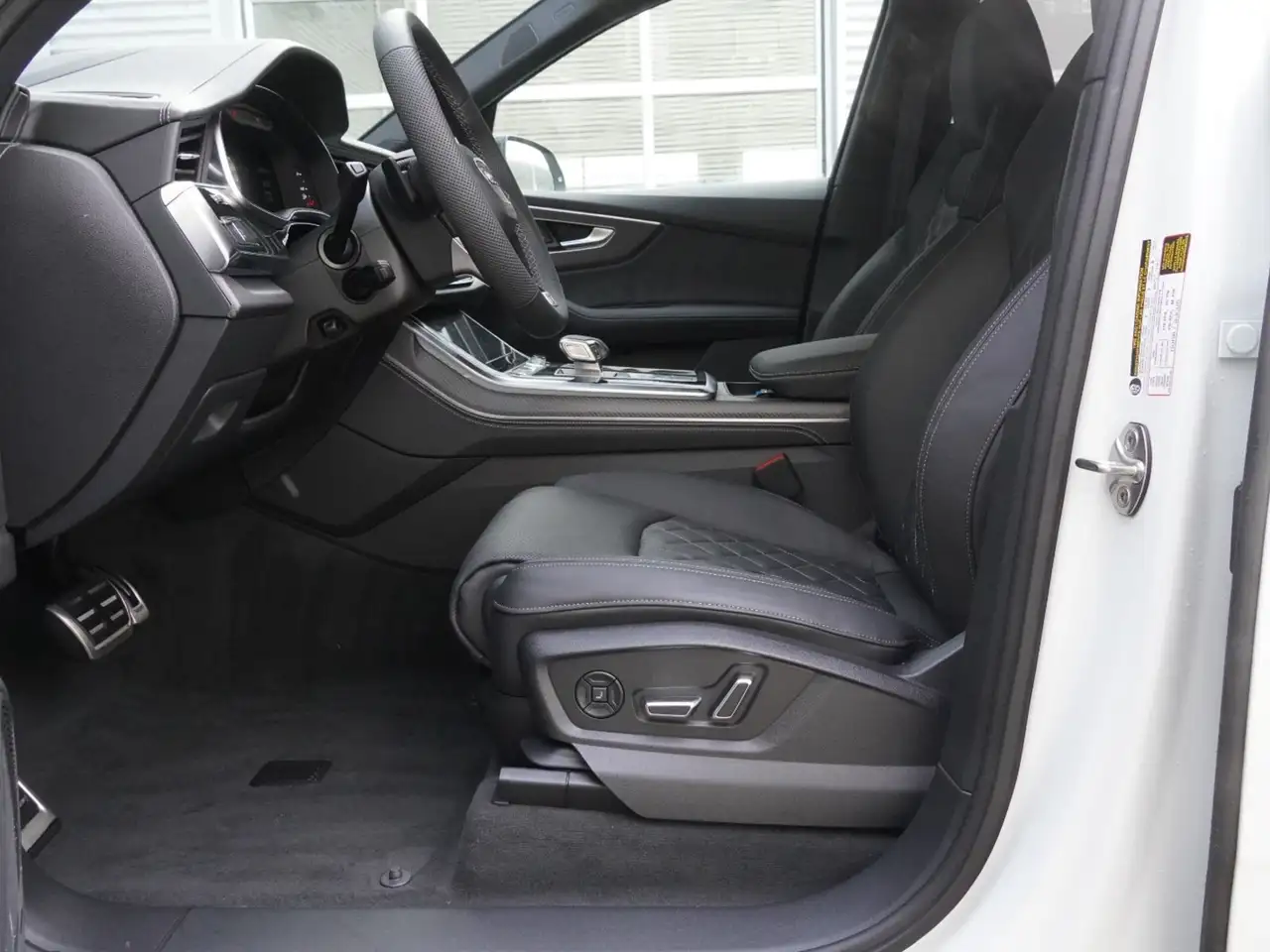 Audi SQ7 снимка Audi SQ7