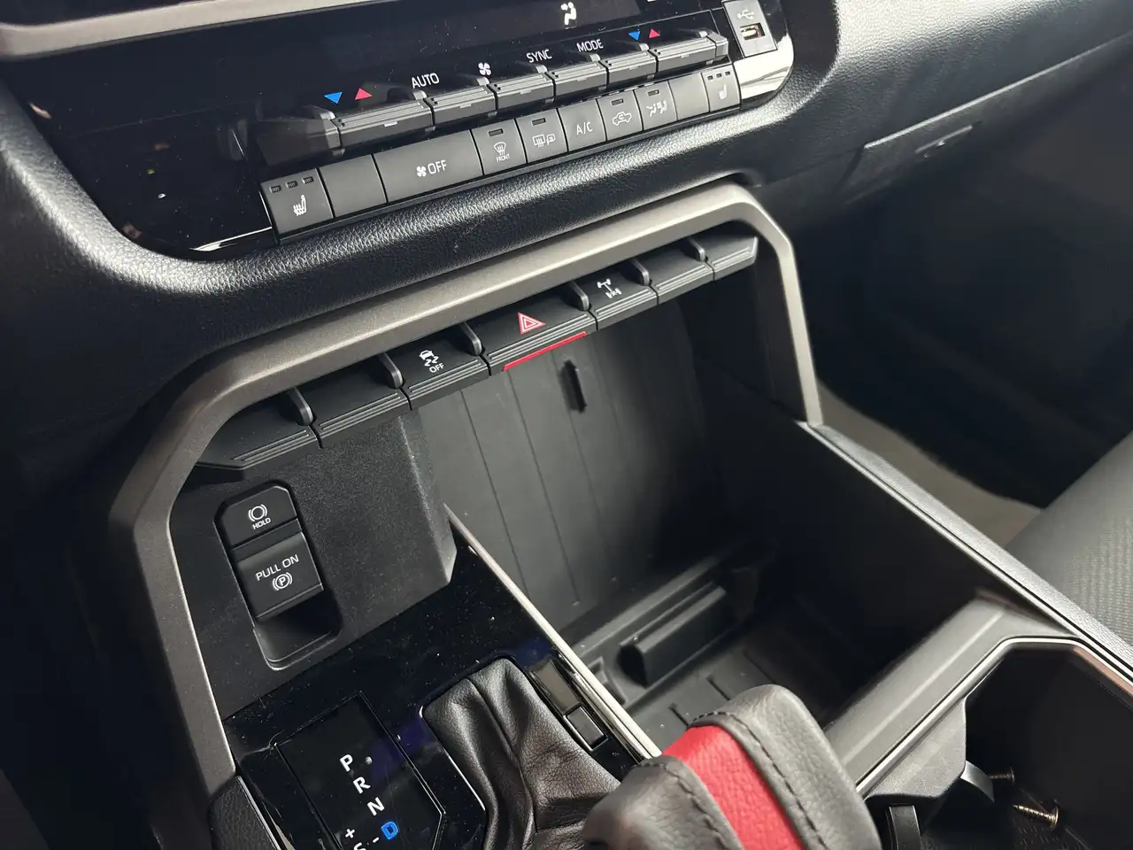 Toyota Tundra снимка Toyota Tundra