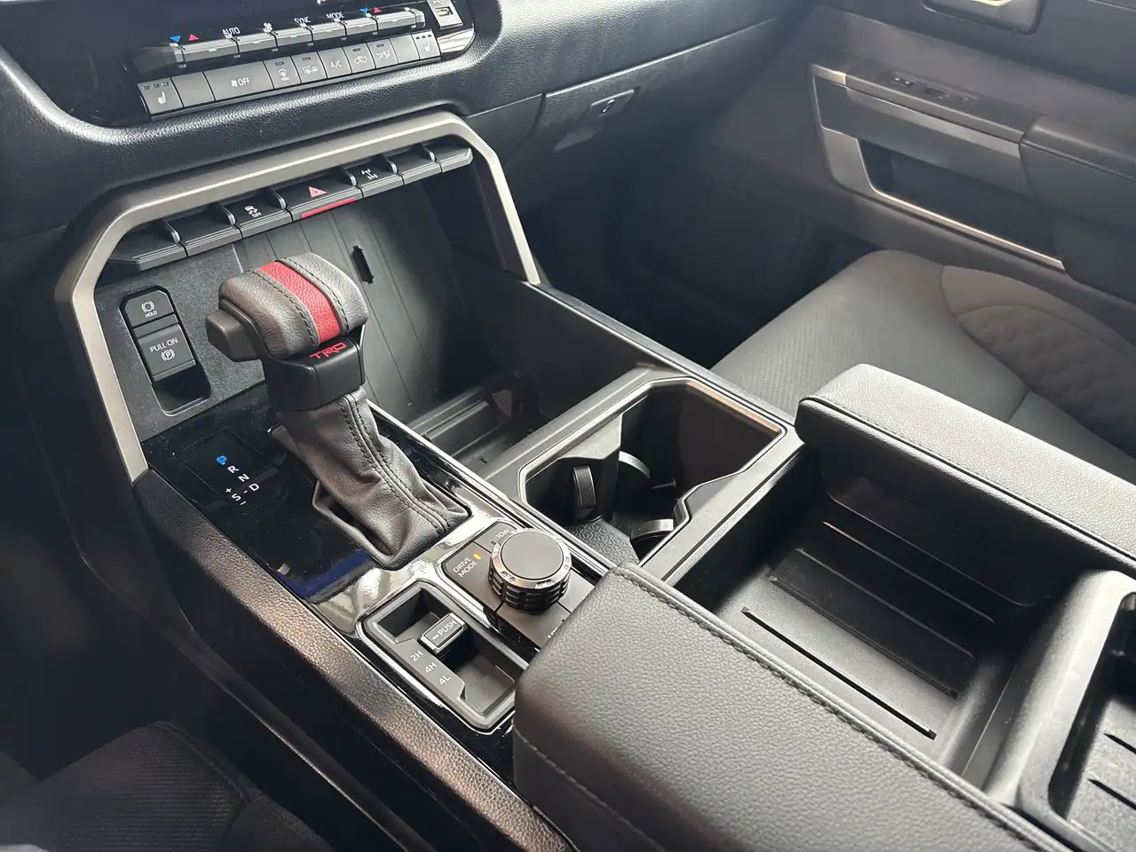 Toyota Tundra снимка Toyota Tundra