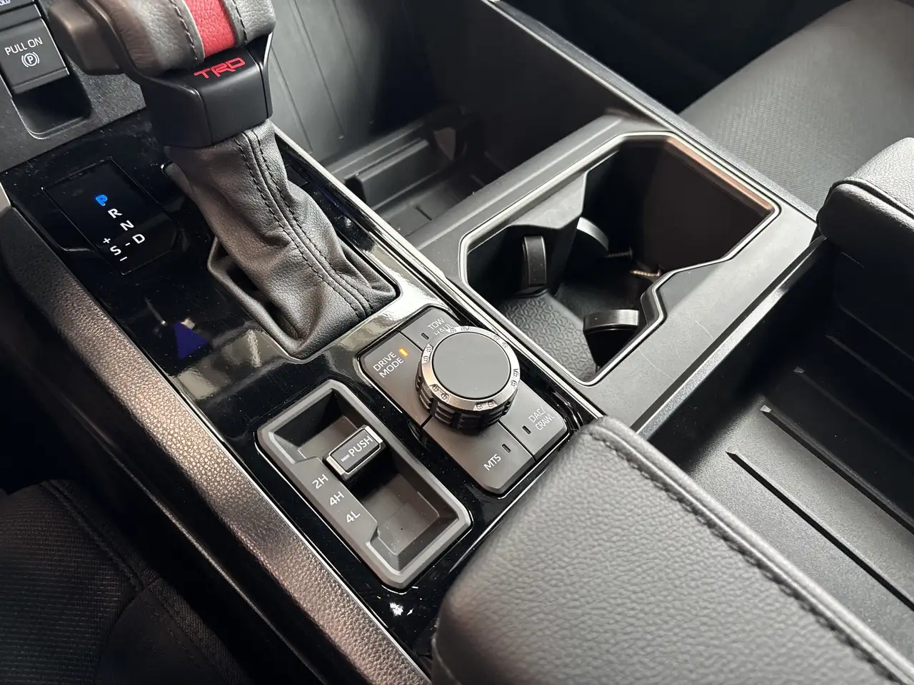 Toyota Tundra снимка Toyota Tundra