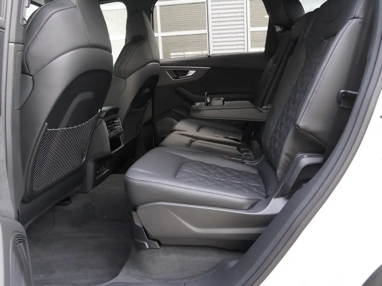 Audi SQ7 снимка Audi SQ7