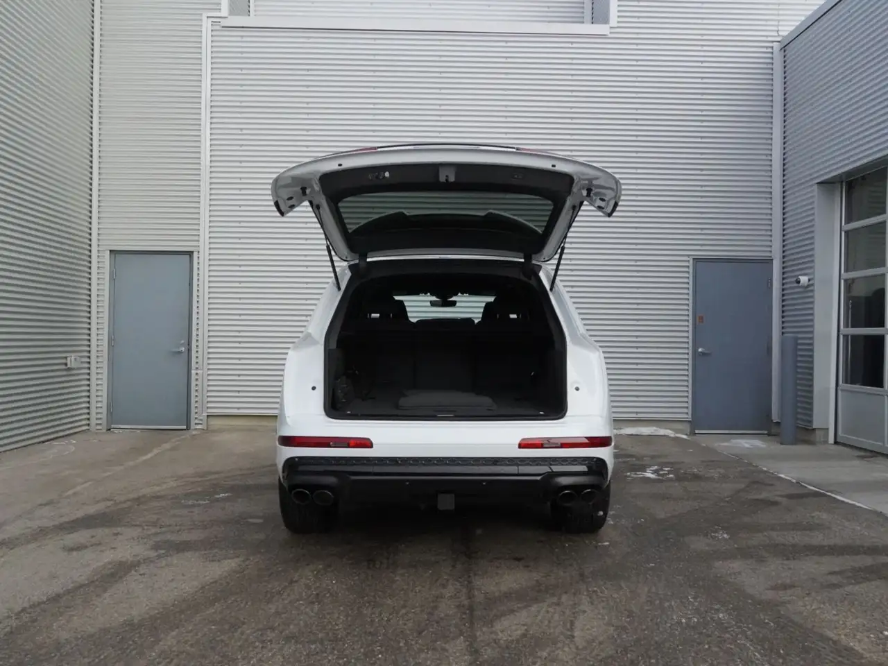 Audi SQ7 снимка Audi SQ7