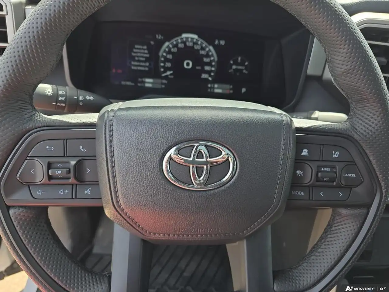 Toyota Tundra снимка Toyota Tundra