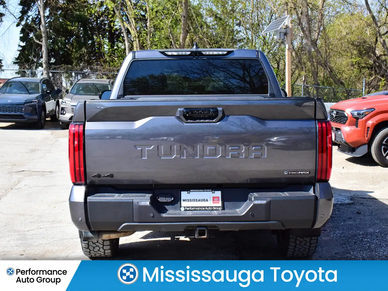 Toyota Tundra снимка Toyota Tundra