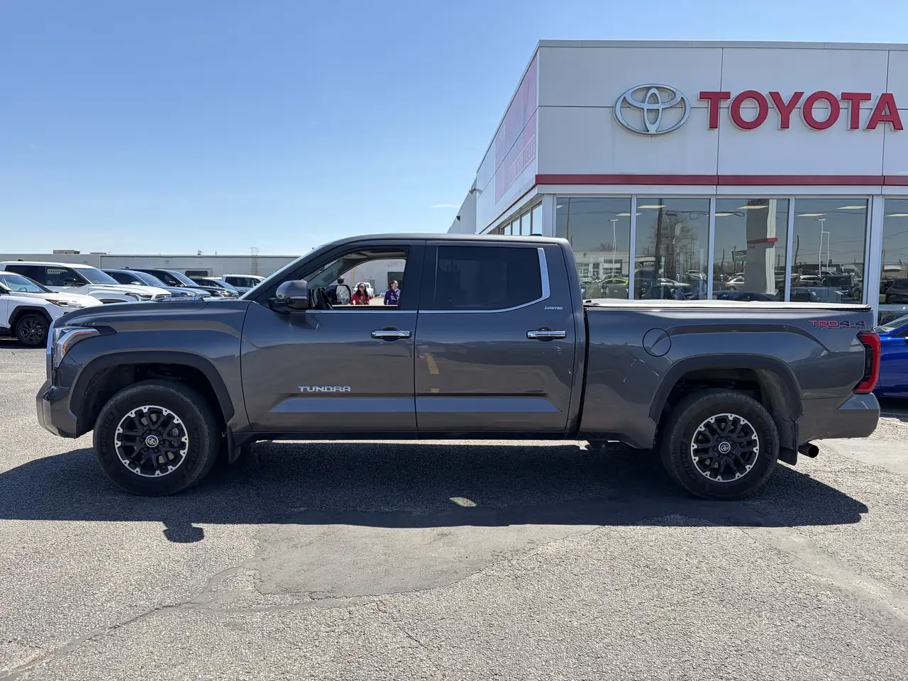 Toyota Tundra снимка Toyota Tundra