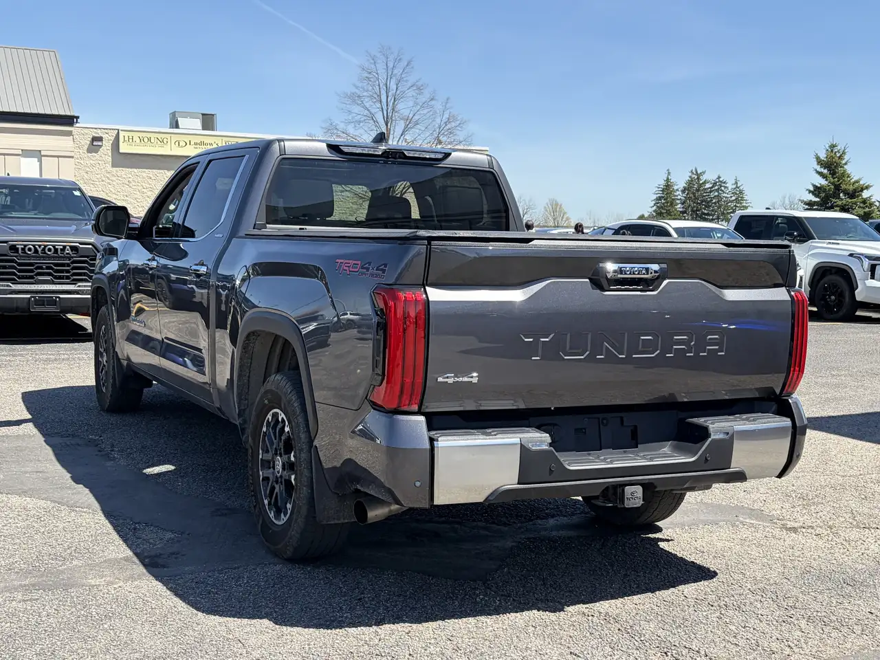 Toyota Tundra снимка Toyota Tundra