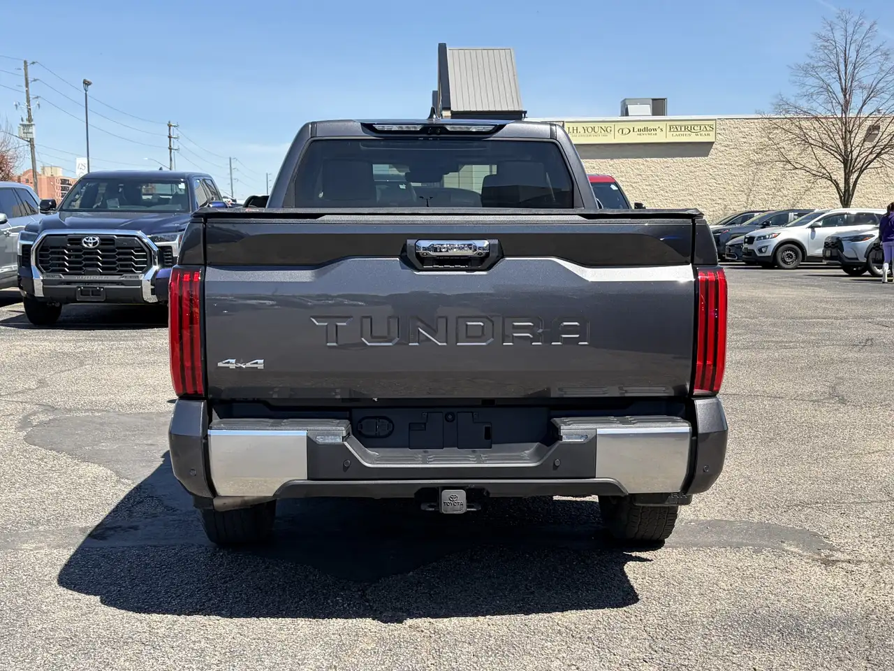 Toyota Tundra снимка Toyota Tundra