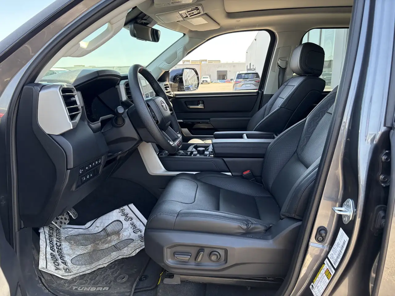 Toyota Tundra снимка Toyota Tundra
