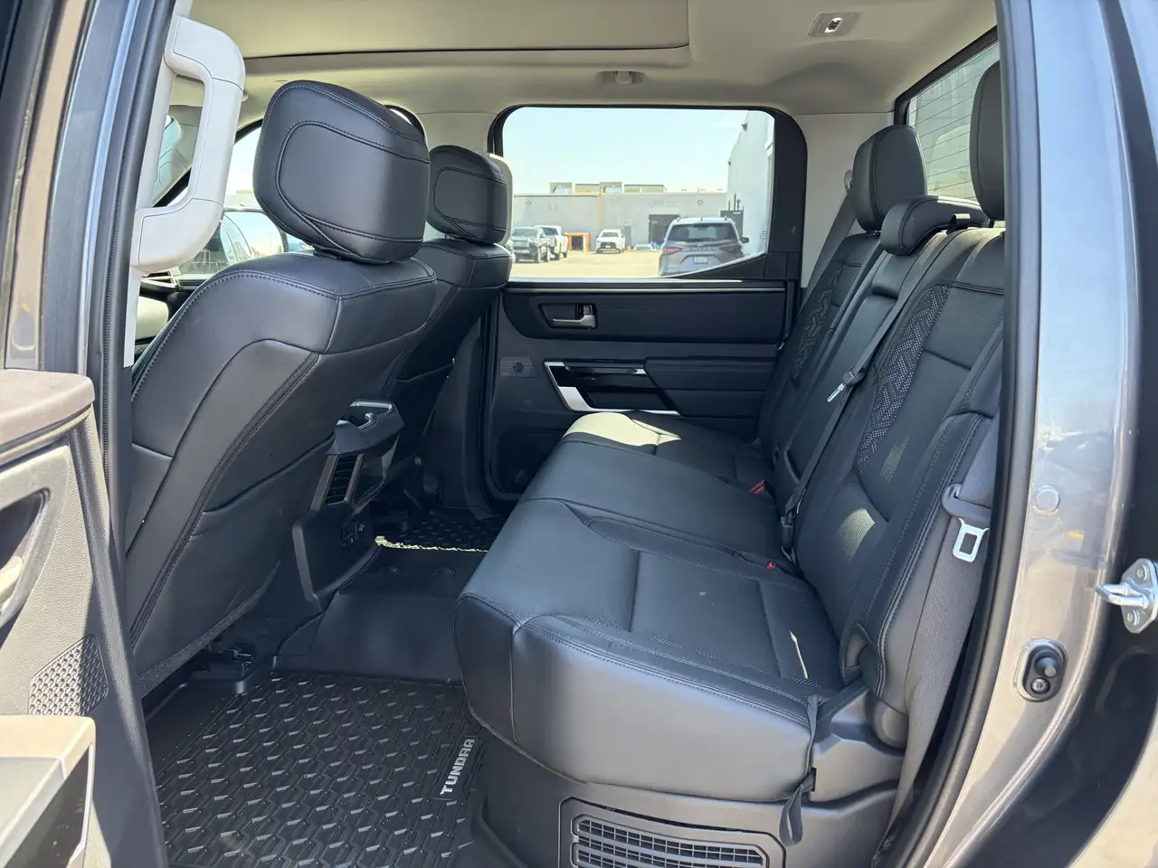 Toyota Tundra снимка Toyota Tundra
