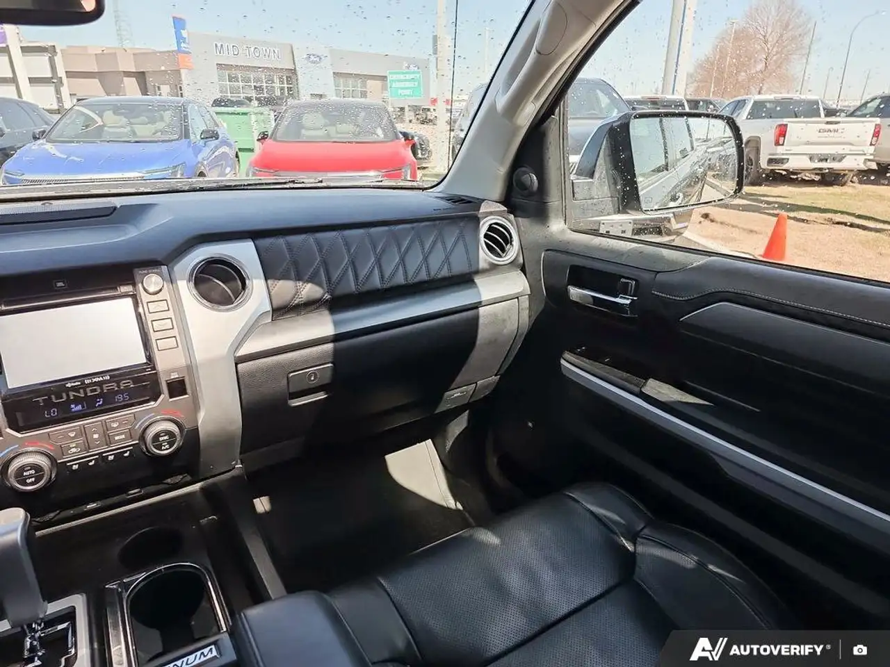 Toyota Tundra снимка Toyota Tundra