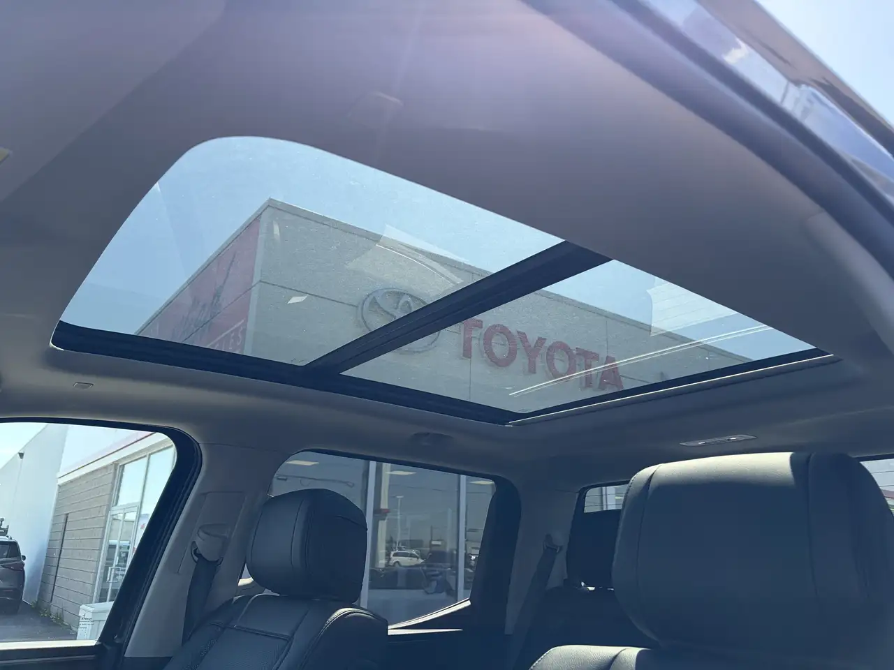 Toyota Tundra снимка Toyota Tundra