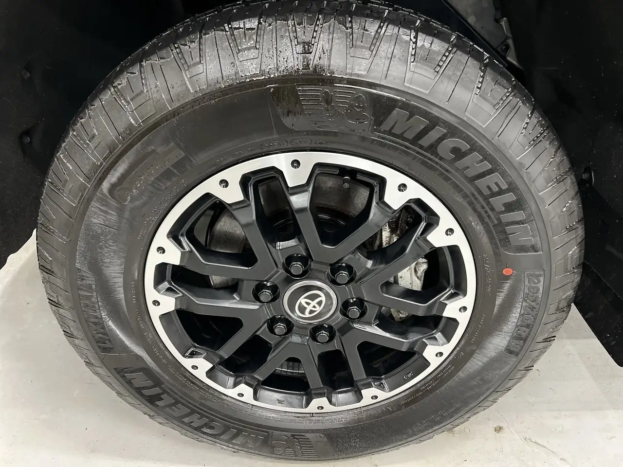 Toyota Tundra снимка Toyota Tundra