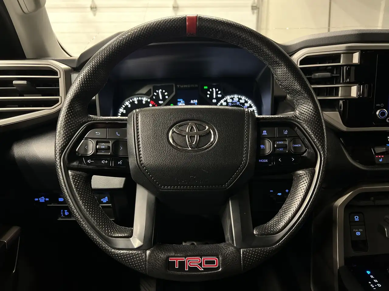 Toyota Tundra снимка Toyota Tundra