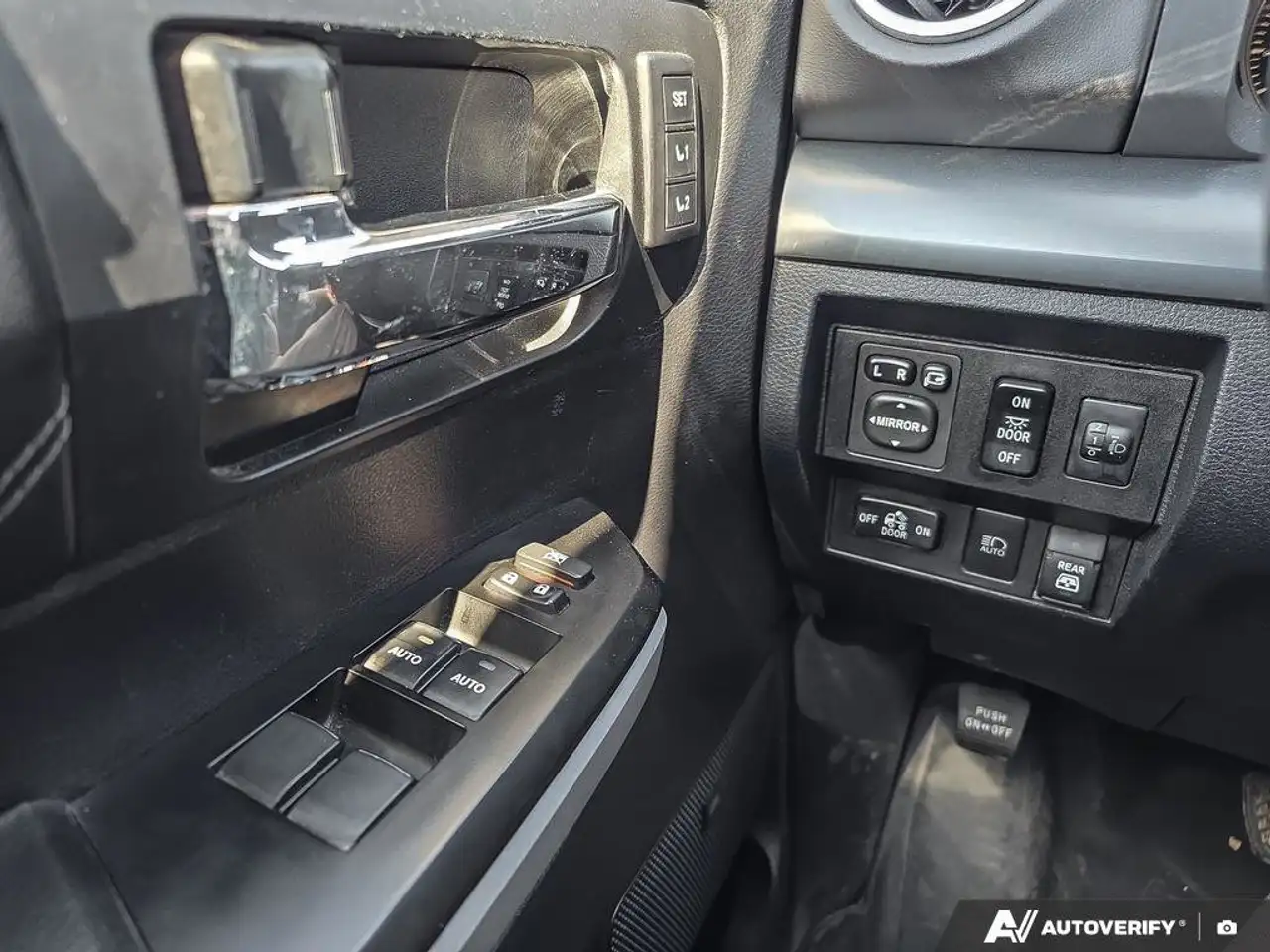 Toyota Tundra снимка Toyota Tundra