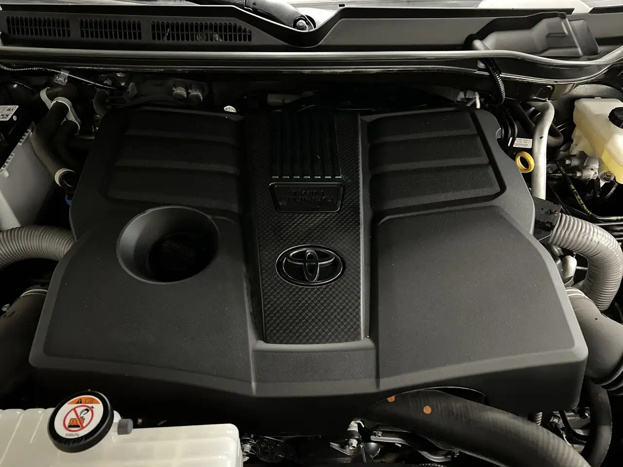 Toyota Tundra снимка Toyota Tundra