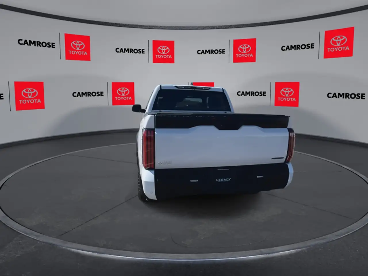 Toyota Tundra снимка Toyota Tundra