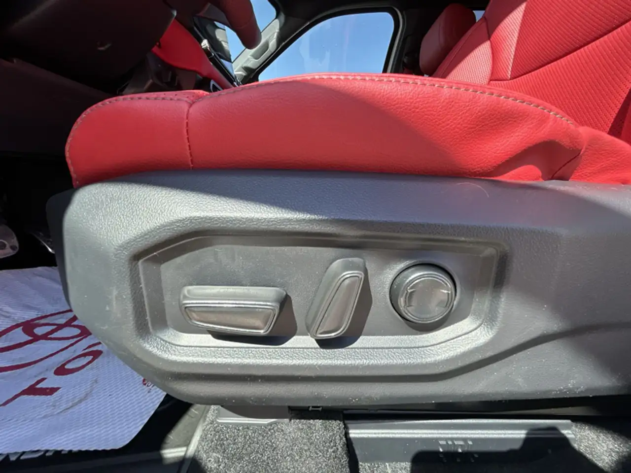 Toyota Tundra снимка Toyota Tundra