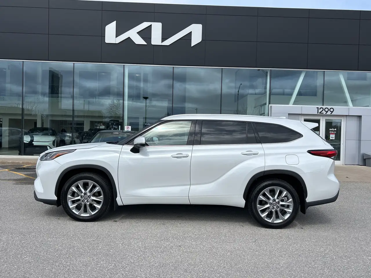 Toyota Highlander снимка Toyota Highlander