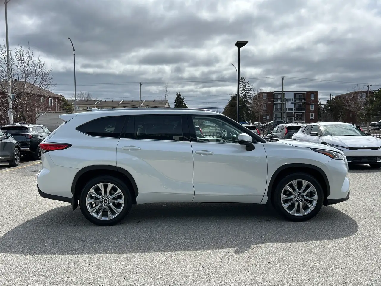 Toyota Highlander снимка Toyota Highlander