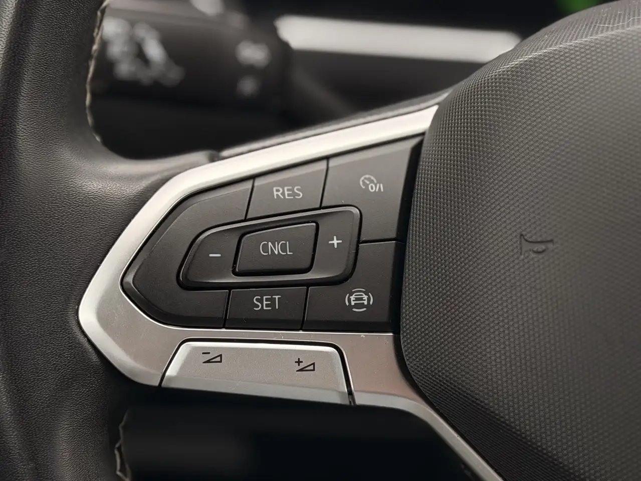 Volkswagen Tiguan photo Volkswagen Tiguan