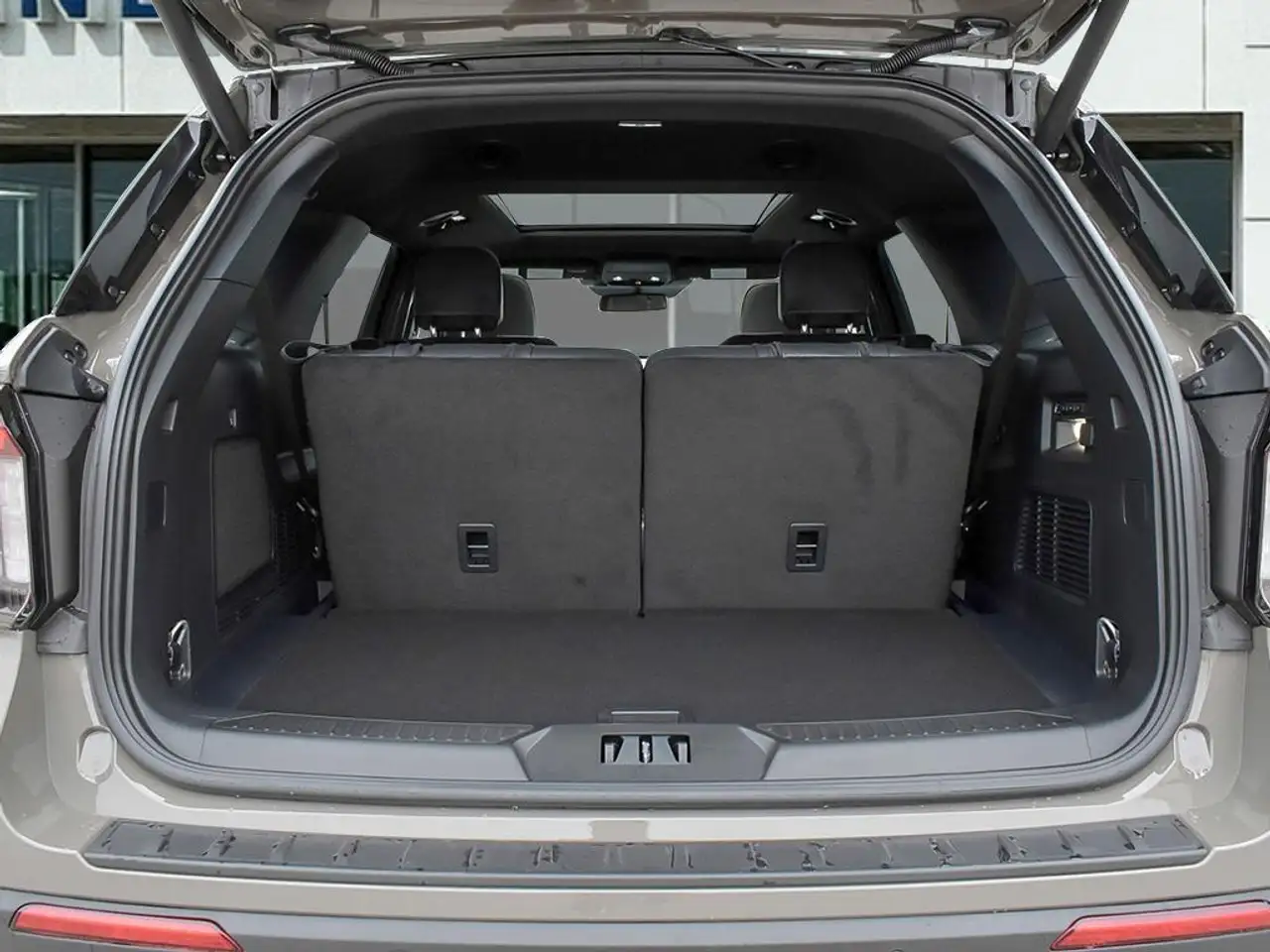Ford Explorer снимка Ford Explorer