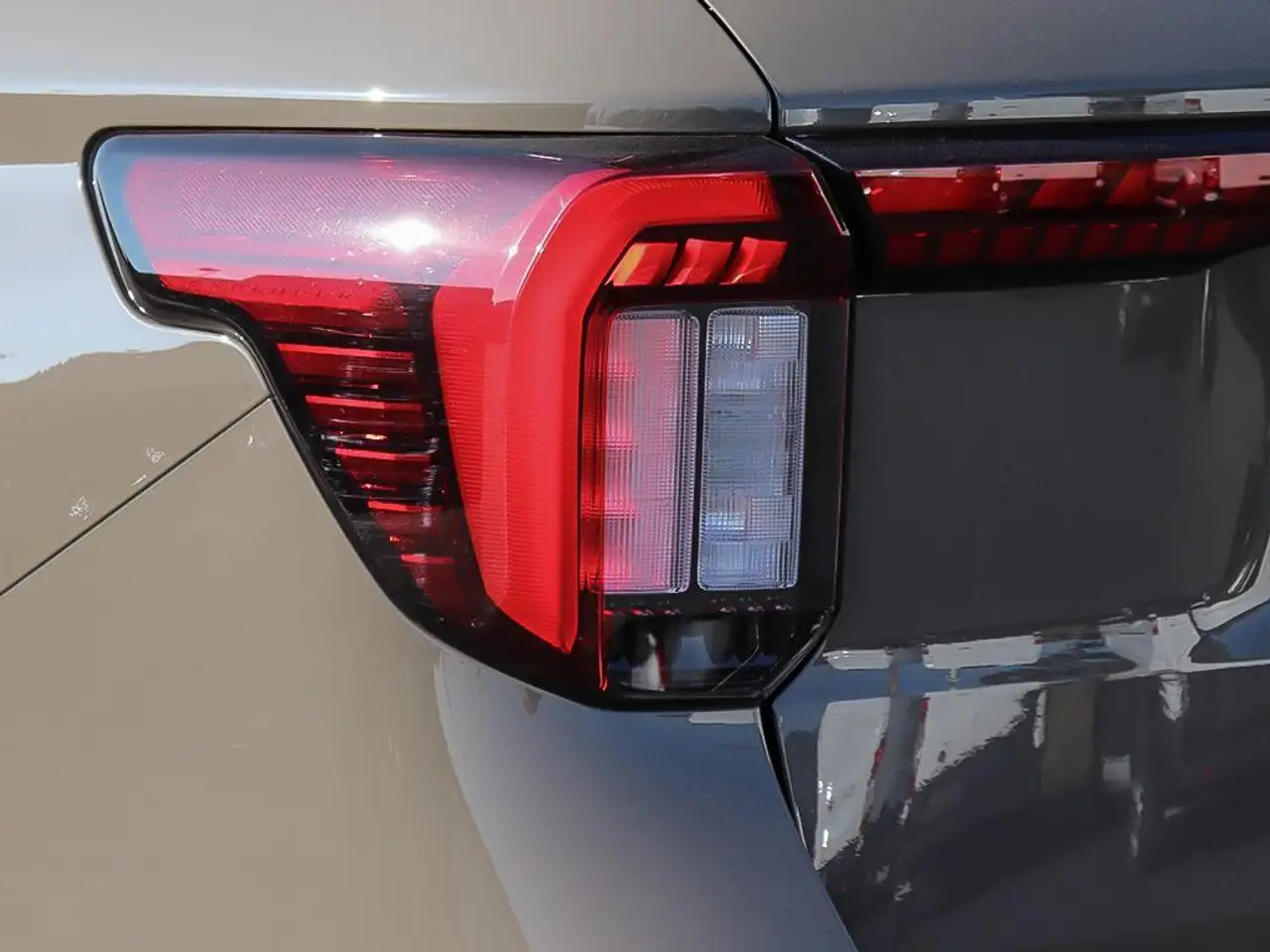 Ford Explorer снимка Ford Explorer