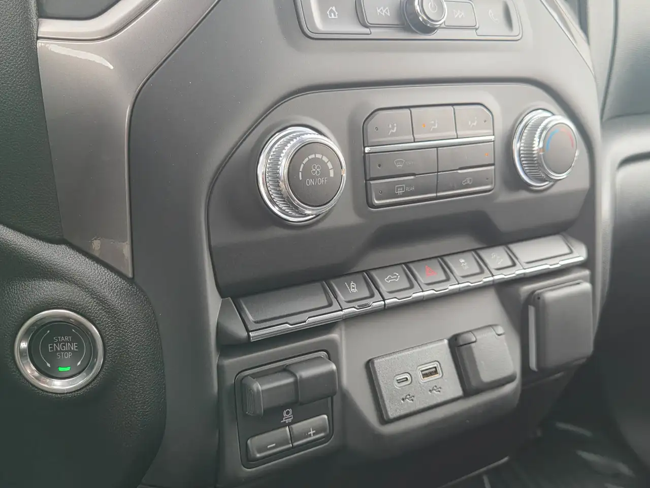 GMC Sierra 2500HD снимка GMC Sierra 2500HD