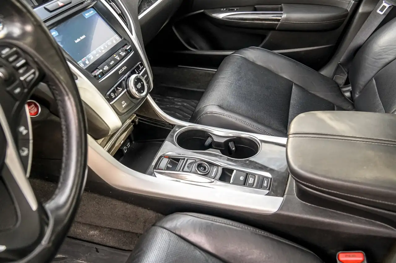Acura TLX снимка Acura TLX