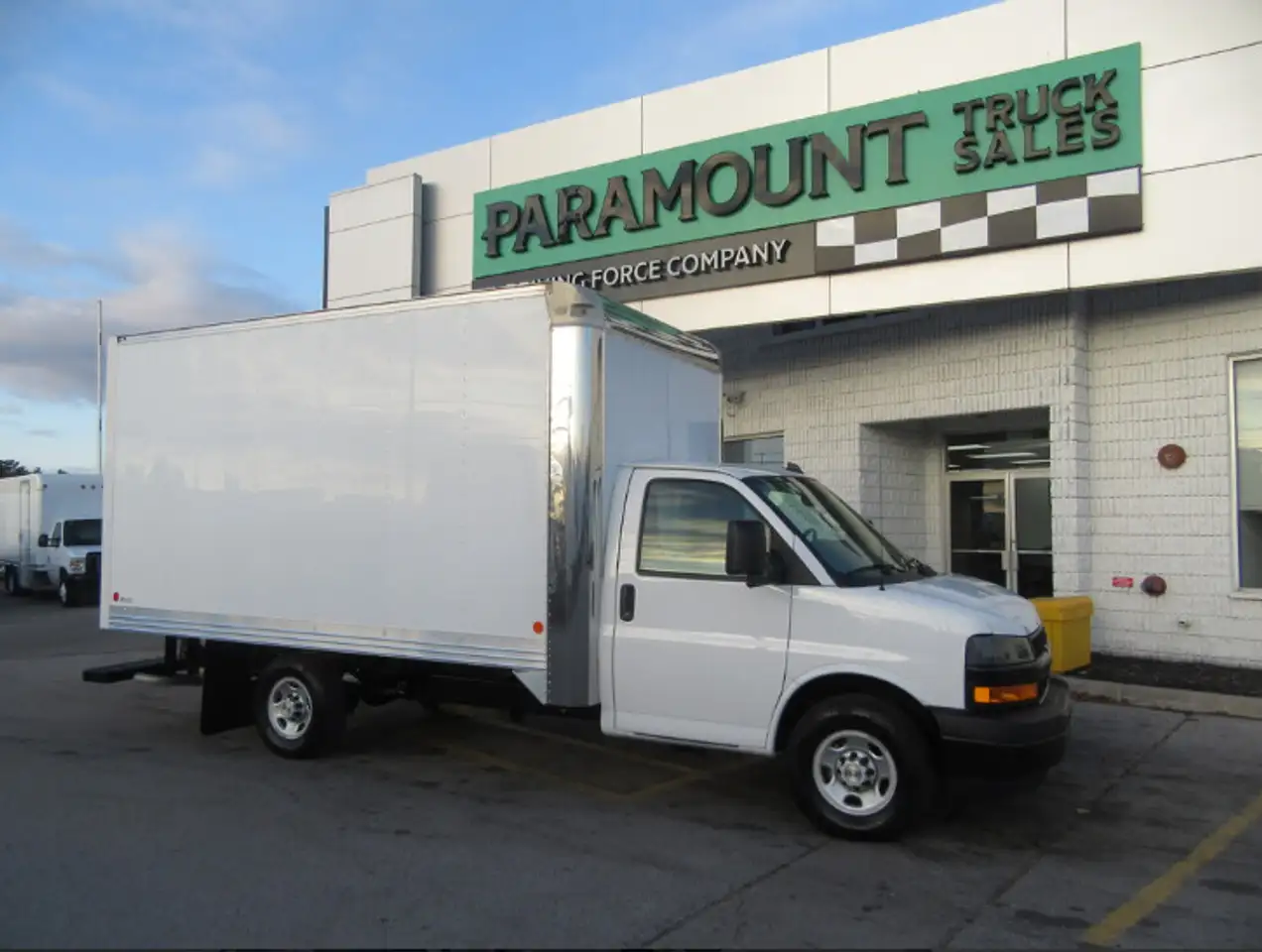 GMC Savana 3500 снимка GMC Savana 3500