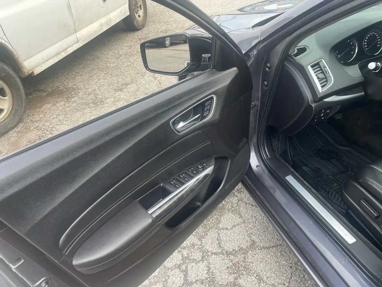 Acura TLX снимка Acura TLX