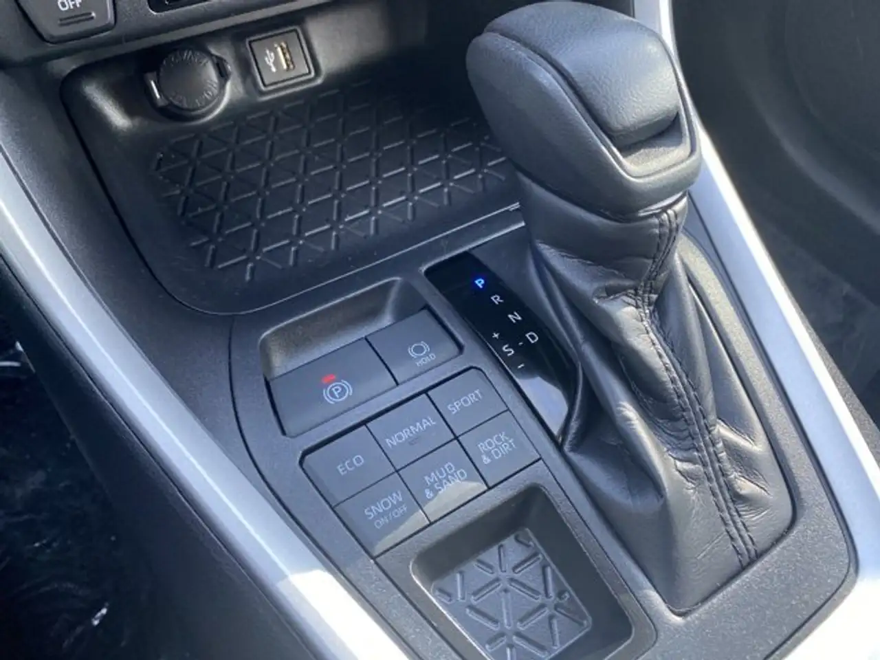 Toyota RAV 4 снимка Toyota RAV 4
