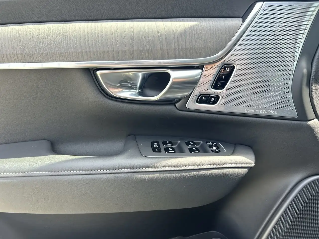 Volvo V90 Cross Country снимка Volvo V90 Cross Country