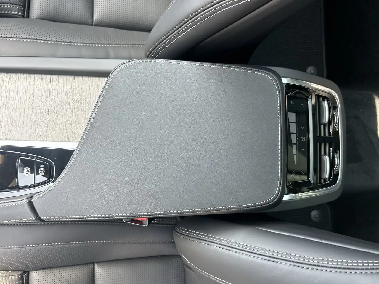 Volvo V90 Cross Country снимка Volvo V90 Cross Country