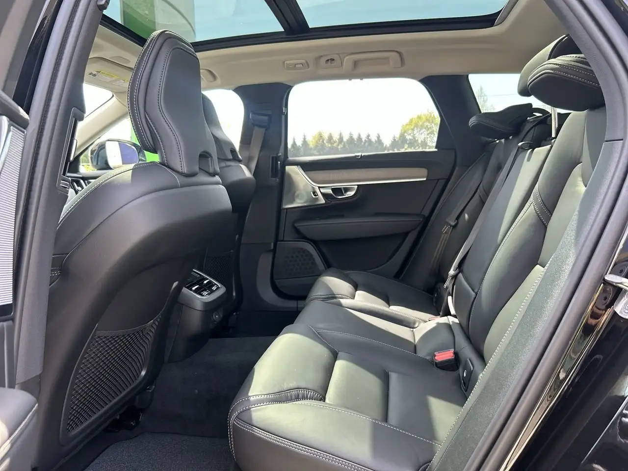 Volvo V90 Cross Country снимка Volvo V90 Cross Country